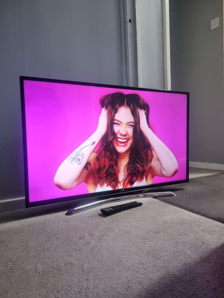 43" JVC 4k Smart Ultra Uhd HDR LED WiFi TV with Stand and Remote £125