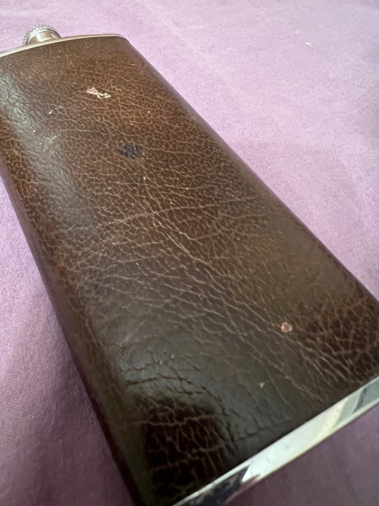 Vintage 5oz Leather Hip Flask – Classic Old Metal & Leather Pocket Flask – Used