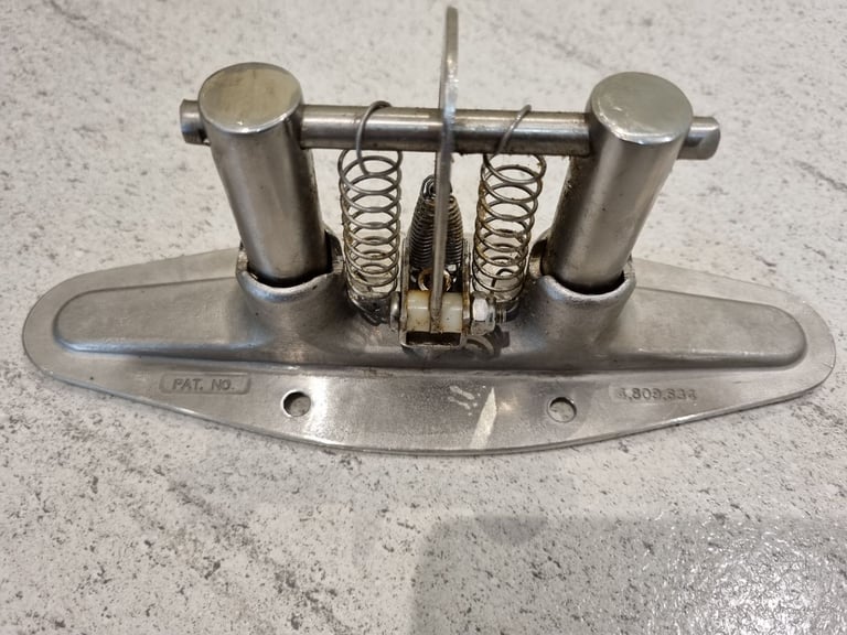 Stainless steel pop up boat cleat