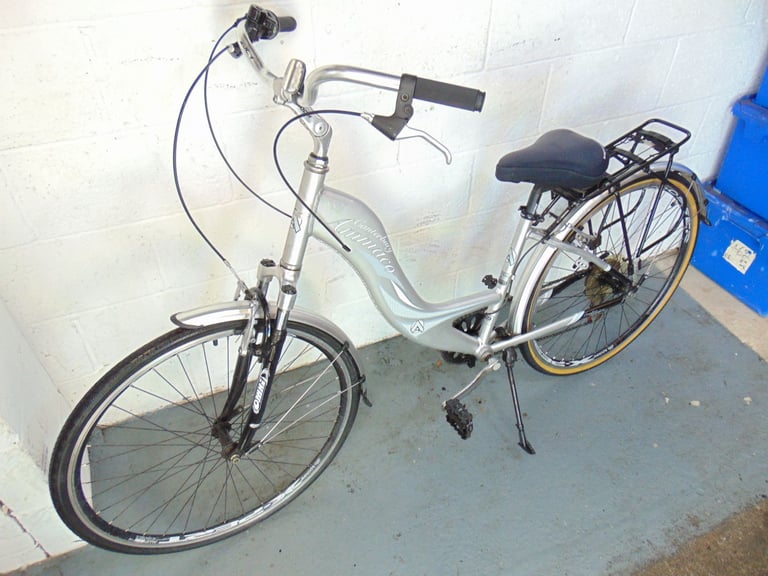 Aluminium Ammaco Canterbury (16 inch frame) Hardtail Hybrid/Commuter/City Bike (free local delivery)
