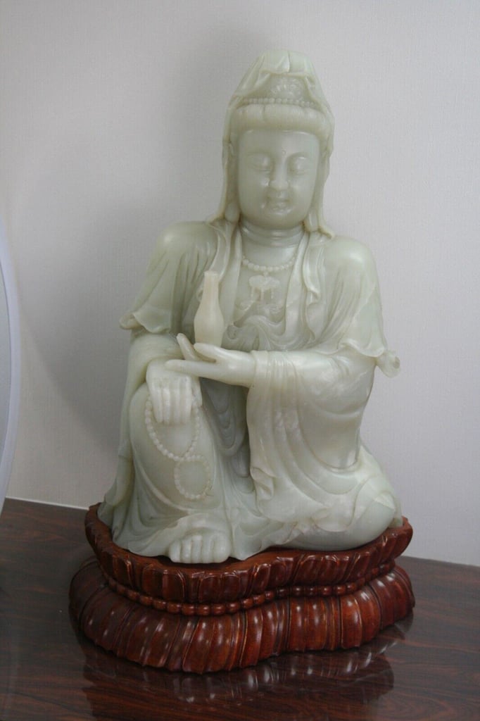 White Jade Guan Yin Figure of Ming - Qing Dynasty Pattern 30 x 49 x 17.5 cm