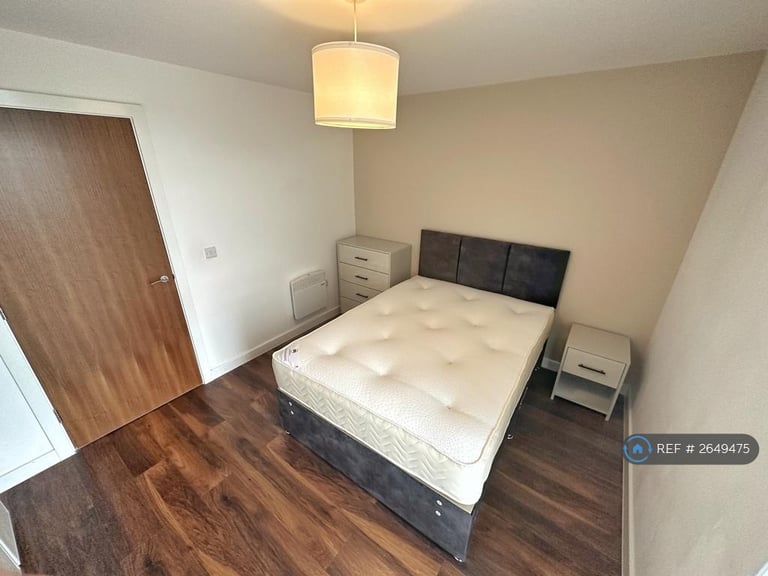 3 bedroom flat in The Riverside, Salford, M5 (3 bed) (#2649475)