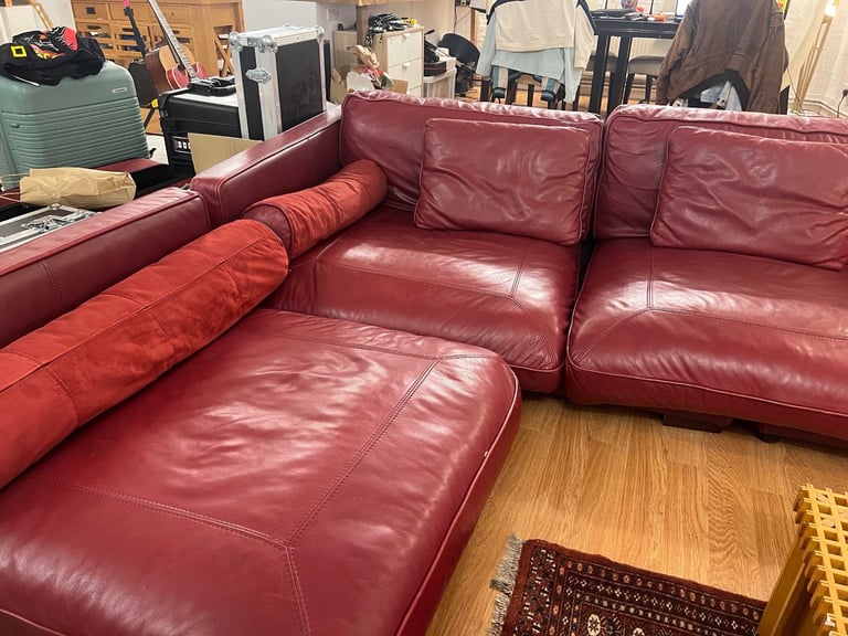 Luxury Red Natuzzi Italia Sofa with Ottoman — Contemporary Style (RRP: £4050)