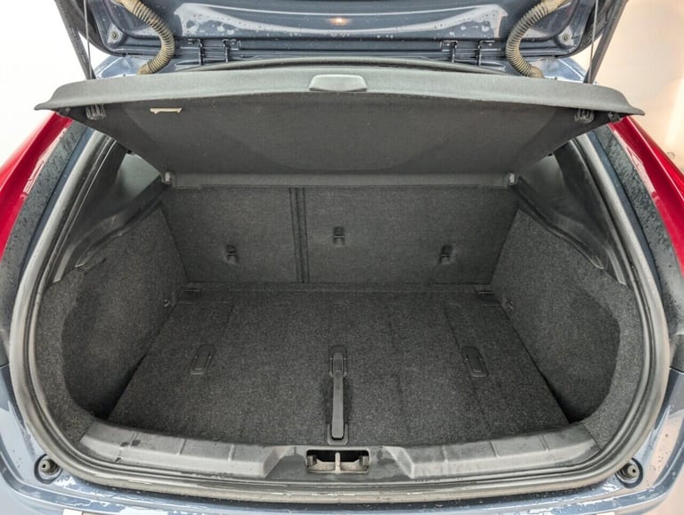 2019 Volvo V40 Cross Country 1.5 T3 Edition Hatchback 5dr Petrol Auto Euro 6 (s/s) (152 ps) 18'' ...