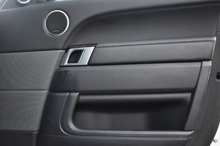 2021 Land Rover Range Rover Sport HSE SILVER+Panoramic Roof and Electric Deployable Tow Pack Esta...