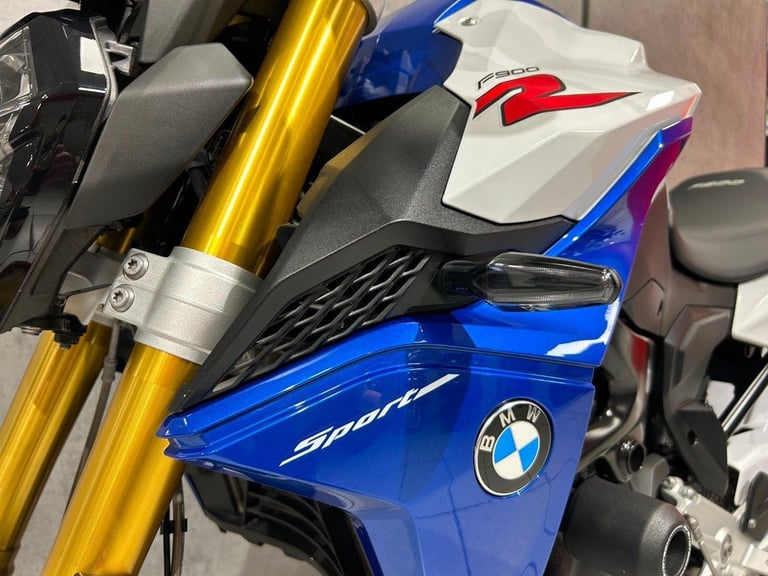 72/2022 BMW F900R Sport - 7106 miles - TRI-COLOUR!