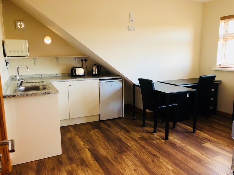 Loft Studio for couple in Chingford £1150 INC BILLS