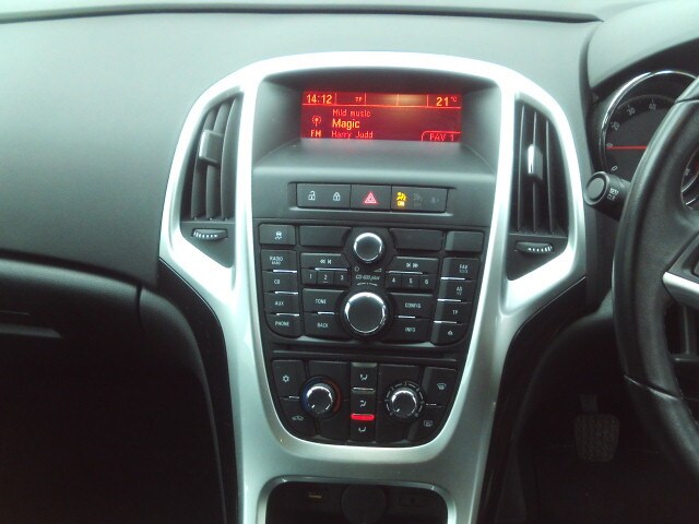 2016 Vauxhall Astra 1.4i 16V Excite 5dr White 36k Miles FSH Years MOT Warranty HATCHBACK Petrol M...
