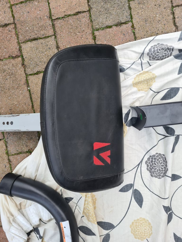 Adjustable weight bench and barbell rack 