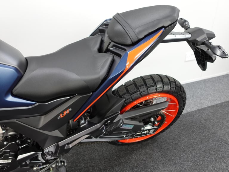 Zontes ZT125-U1 LCD. Stunning Hypermotard 125cc. Keyless & More!