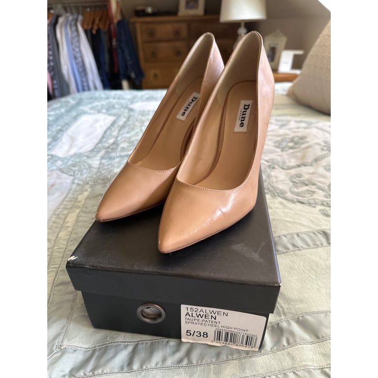 image for DUNE camel high heel. Size 5/38. As good as new 
