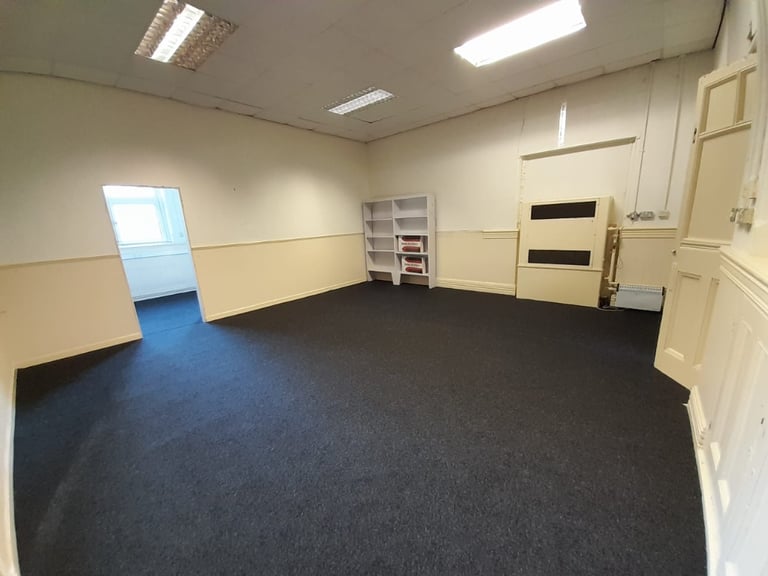 image for UNITS TO LET - STUDIO - STORAGE - Ebay Amazon Seller OFFICE SPACE 300- 600 SQ FTS CHEAP RENT OLDHAM