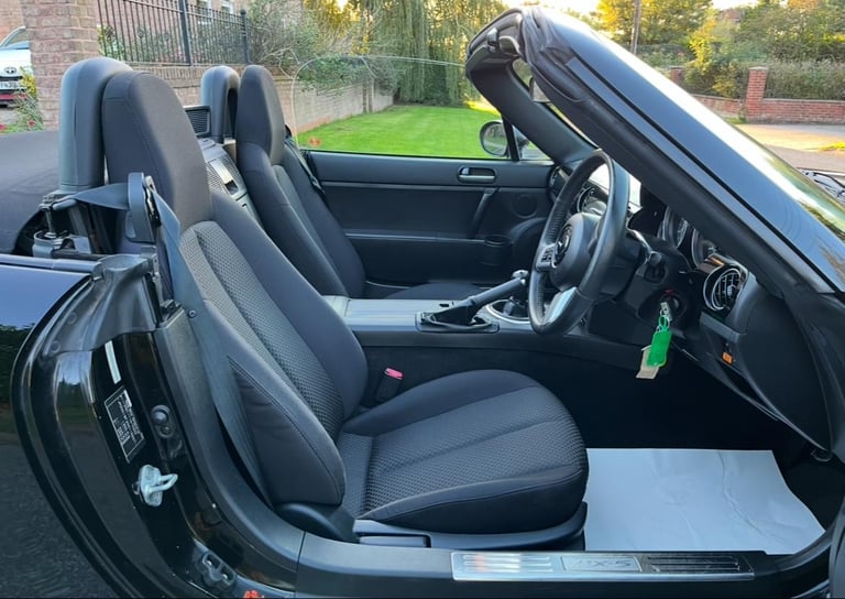 2006(56) MAZDA MX-5 2.0i CONVERTIBLE GENUINE 33,000 MILES 11 SERVICES LOVELY CAR