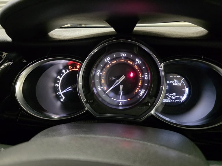 DS AUTOMOBILES DS 3 1.6 BlueHDi Prestige Black Manual WARRANTY 12 MONTHS MOT