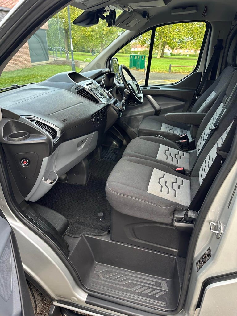 Ford, TRANSIT CUSTOM, 2.0 290 Limited LWB 6Seater Crew Van