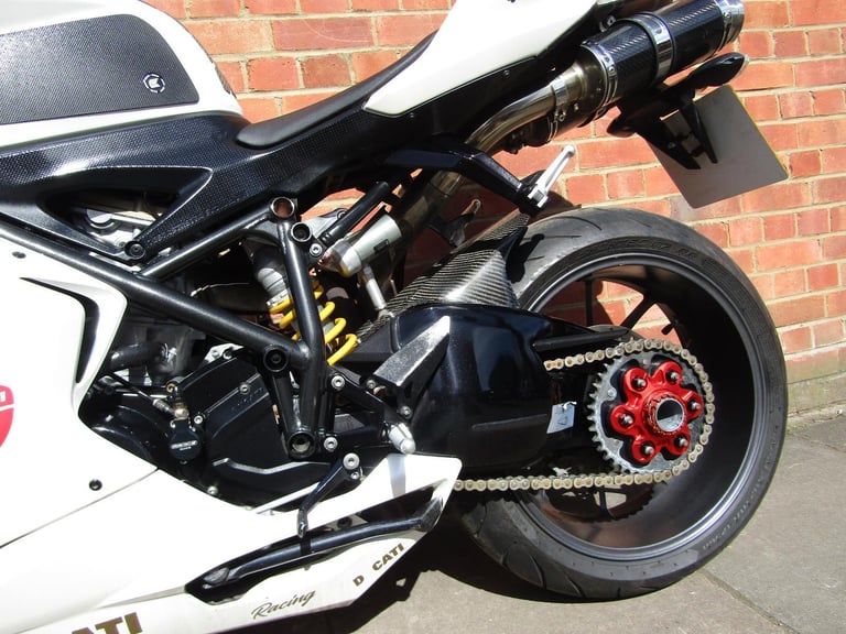 DUCATI 1198 S * PEARL WHITE * REDUCED * LOVELY BIKE * PLATE**EXTRAS**CARBON**