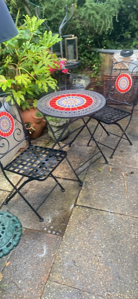 Garden Bistro set.  In metal with Red Colouring 