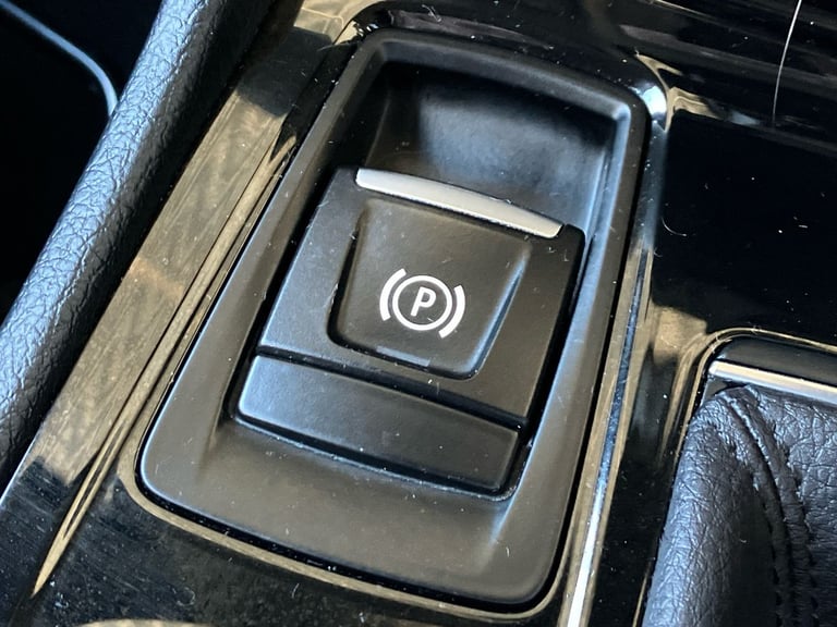 2019 BMW 2 Series 220i SE 5dr DCT Hatchback PETROL Automatic