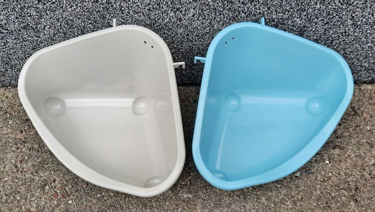 Corner Litter Trays for small Pet, medium size, 2 available