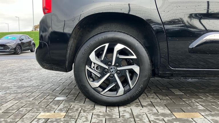 2025 Toyota PROACE CITY Verso 100kW Design L1 50kWh 5dr Auto Electric Estate Estate Electric Auto...
