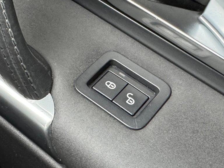 2018 Land Rover Discovery Sport 2.0 TD4 HSE Black Auto 4WD Euro 6 (s/s) 5dr ESTATE Diesel Automatic