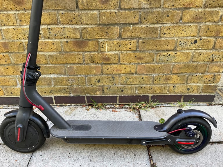 Xiaomi M365 electric scooter £100 With charger included