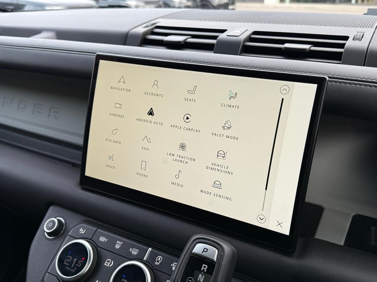 2022 Land Rover Defender 110 3.0 D300 MHEV HSE SUV 5dr Diesel Auto 4WD Euro 6 (s/s) (300 ps) ESTA...