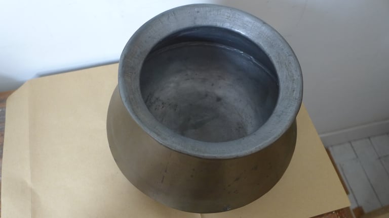 TRADITIONAL ASIAN, PAKISTANI, INDIAN BRASS COOKING POT. DEGCHI COOKING POT. HANDI BOWL. BIRYANI POT.