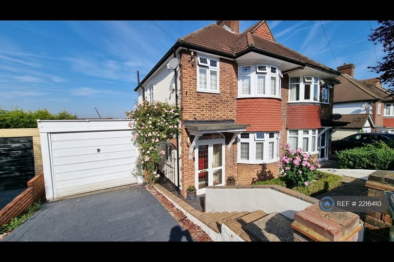 3 bedroom house in Heatherbank, London, SE9 (3 bed) (#2216410)