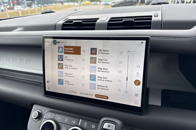 2025 Land Rover Defender 110 3.0 D250 MHEV X-Dynamic SE Auto 4WD Euro 6 (s/s) 5dr SUV Automatic