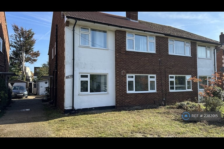 image for 2 bedroom flat in Wolsey Close, Hounslow, TW3 (2 bed) (#2383915)