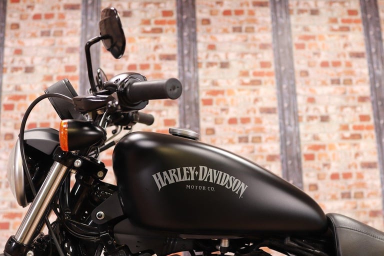 **DEPOSIT TAKEN** 2015 HARLEY XL 883 N SPORTSTER IRON - 4,004 MILES - 1 OWNER