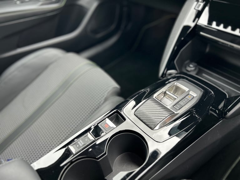 Peugeot, 208, Hatchback, 2022, Semi-Auto, 1199 (cc), 5 doors