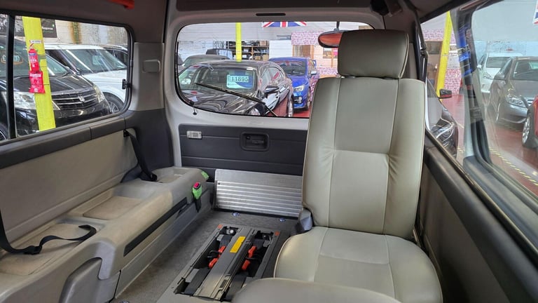  Nissan Elgrand Caravan twin mobility Chair auto lift Petrol Automatic