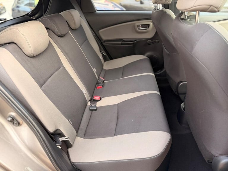 2016 Toyota Yaris 1.5 VVT-h Design E-CVT Euro 6 5dr Hatchback Automatic