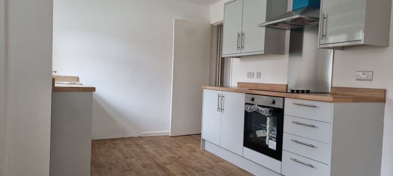 Fully Renovated 3-Bedroom Semi in Chadderton – Available Immediately