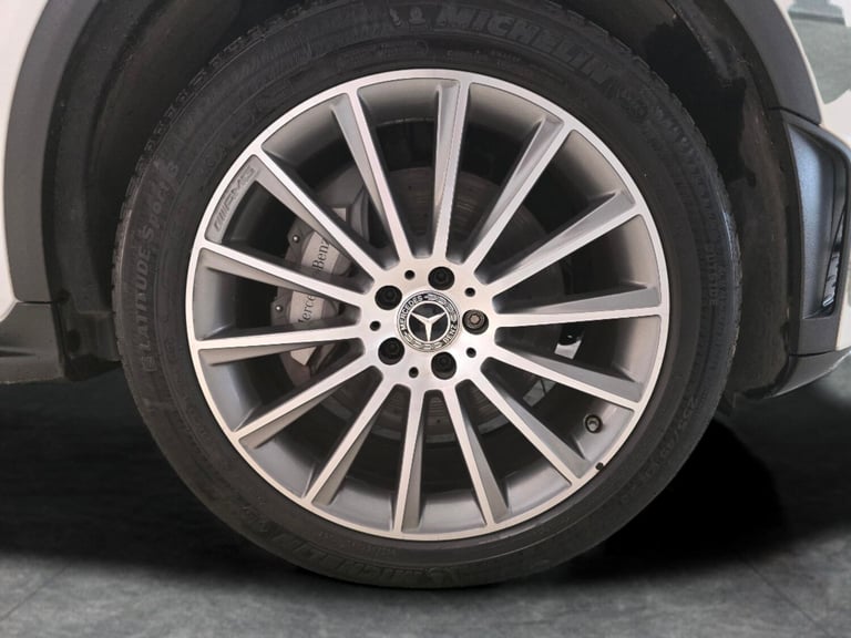 2019 Mercedes-Benz GLC 2.0 GLC220d AMG Line (Premium) SUV 5dr Diesel G-Tronic+ 4MATIC Euro 6 (s/s...