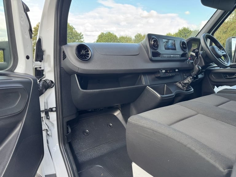 2023 Mercedes-Benz Sprinter 2.0 315CDI 3.5t. 4.2m Luton Tail Lift L3 Lwb, Air Con, Eu 6 150Bhp Lu...