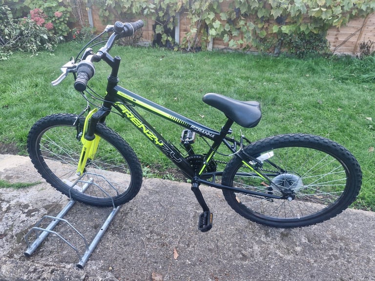 BOYS TEENAGER YOUTH FRENZY PIRANHA 24 INCH WHEELS 13 INCH FRAME 18 SPEED BIKE BICYCLE