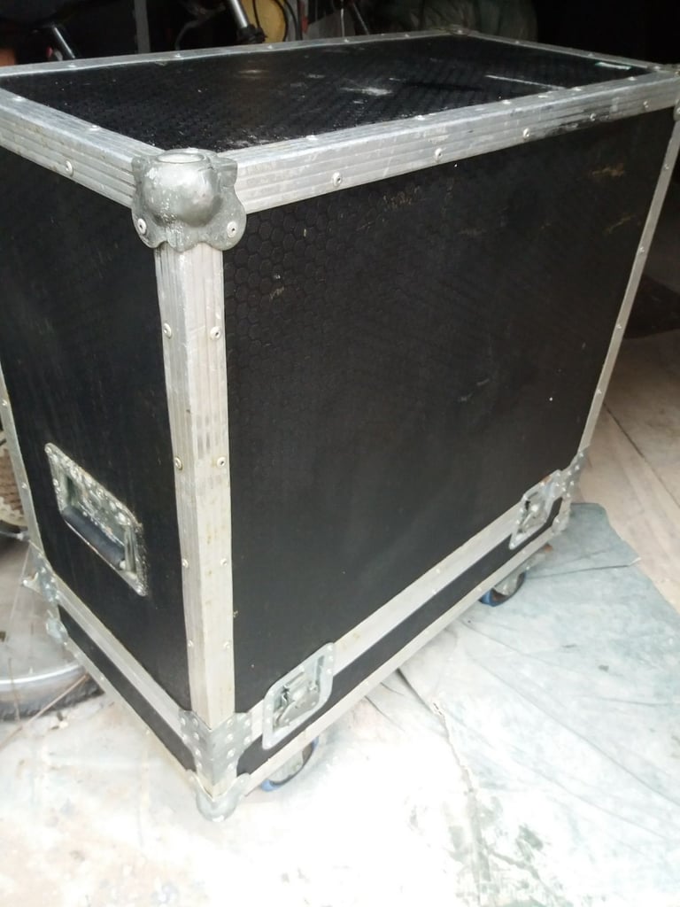 Fender Blues DeVille 212  2 ch 60w valve combo + Flightcase- Bargain !