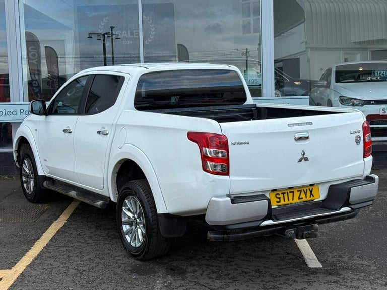 2017 Mitsubishi L200 2.4 DI-D DC Titan Pickup Double Cab 4dr Diesel Manual 4WD Euro 6 (178 ps) Di...