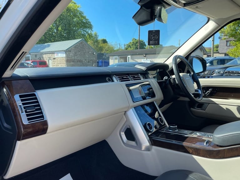 2019 Land Rover Range Rover 3.0 SD V6 Vogue black pack SUV 5dr Diesel Auto 4WD 275 bhp ESTATE Die...
