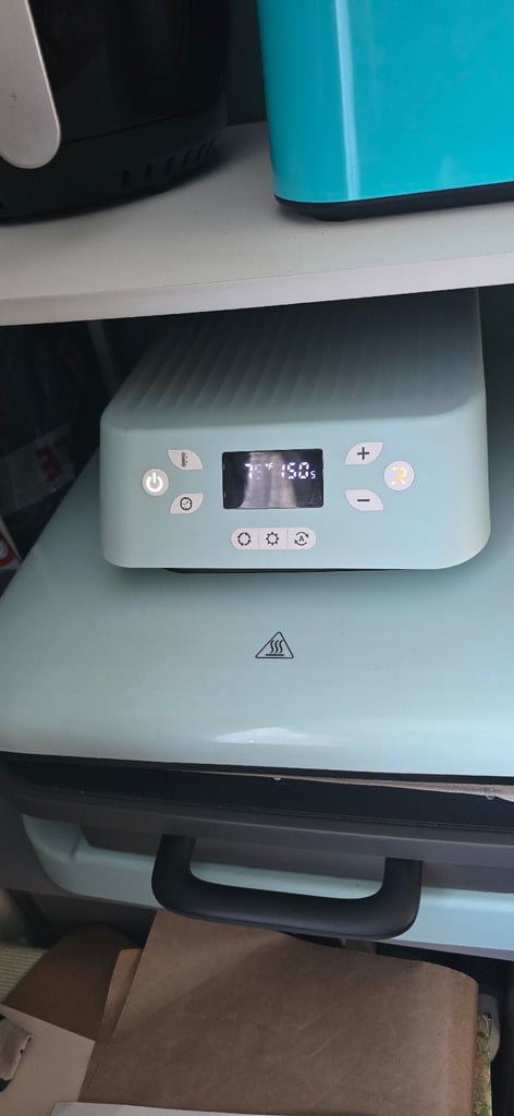 HTVRONT  Auto heat press in mint green 