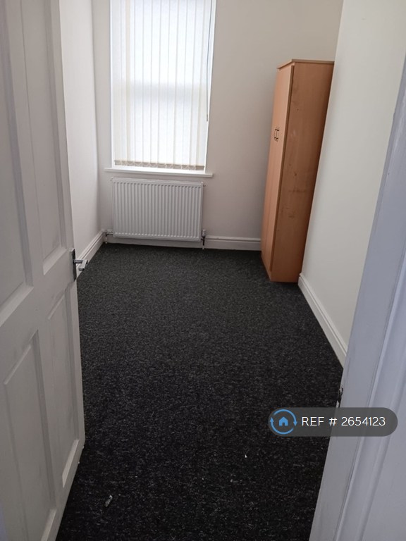 2 bedroom flat in Stockport Rd, Manchester, M19 (2 bed) (#2654123)