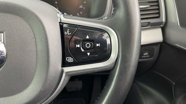 2021 Volvo XC90 Momentum B5 AWD mild hybrid 7 Seats Automatic SUV Hybrid Automatic