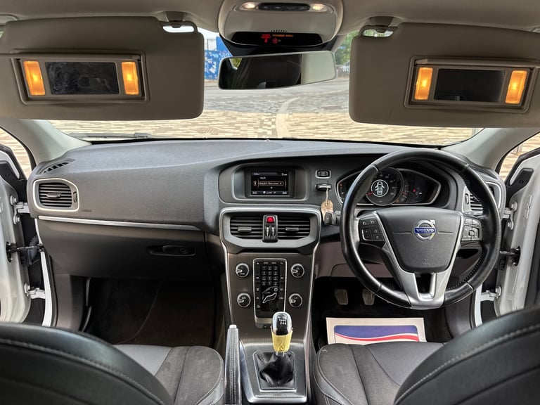 2015 VOLVO V40 SE 1.6 D2 DIESEL 6 SPEED MANUAL WHITE 5dr HATCHBACK 