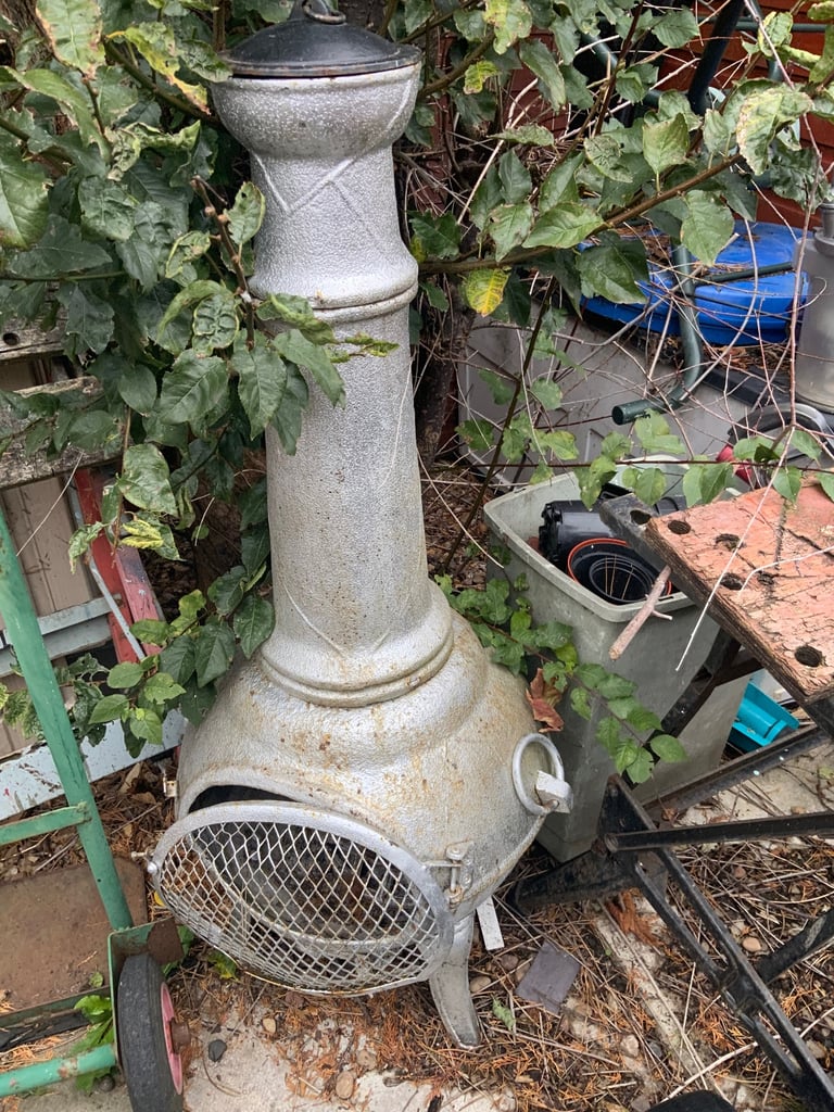 image for Chimnea , has crack in base 