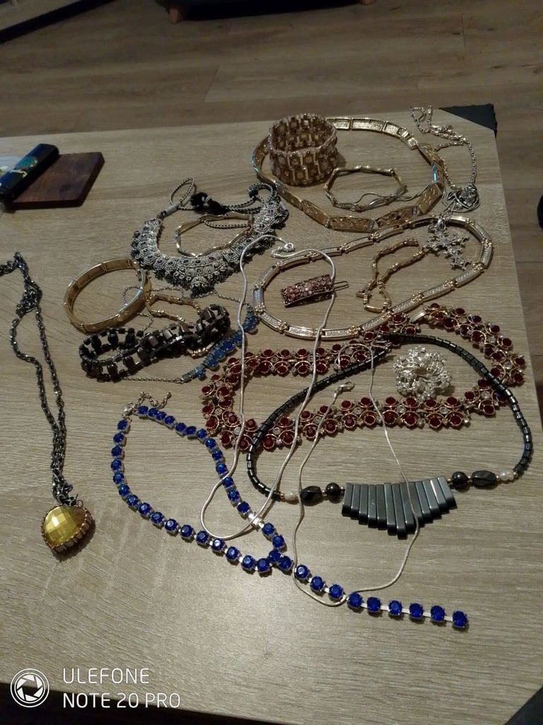 image for Vintage costume jewellery 