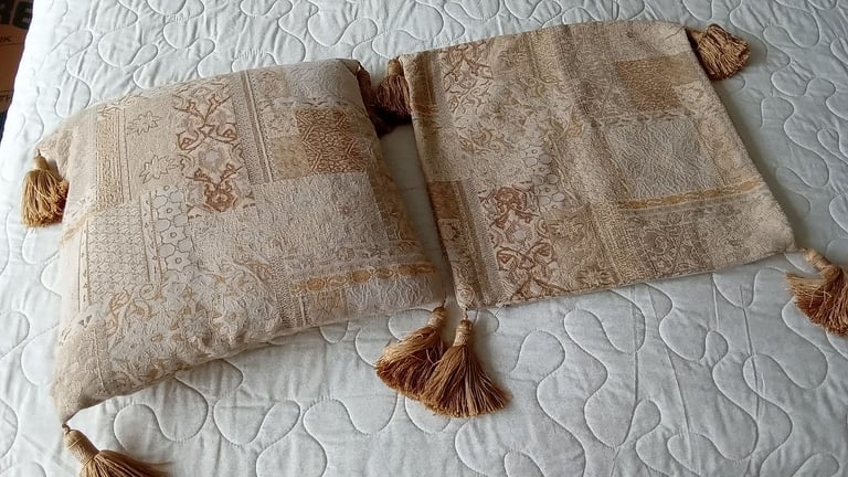 2 pairs Dunelm  cushion covers