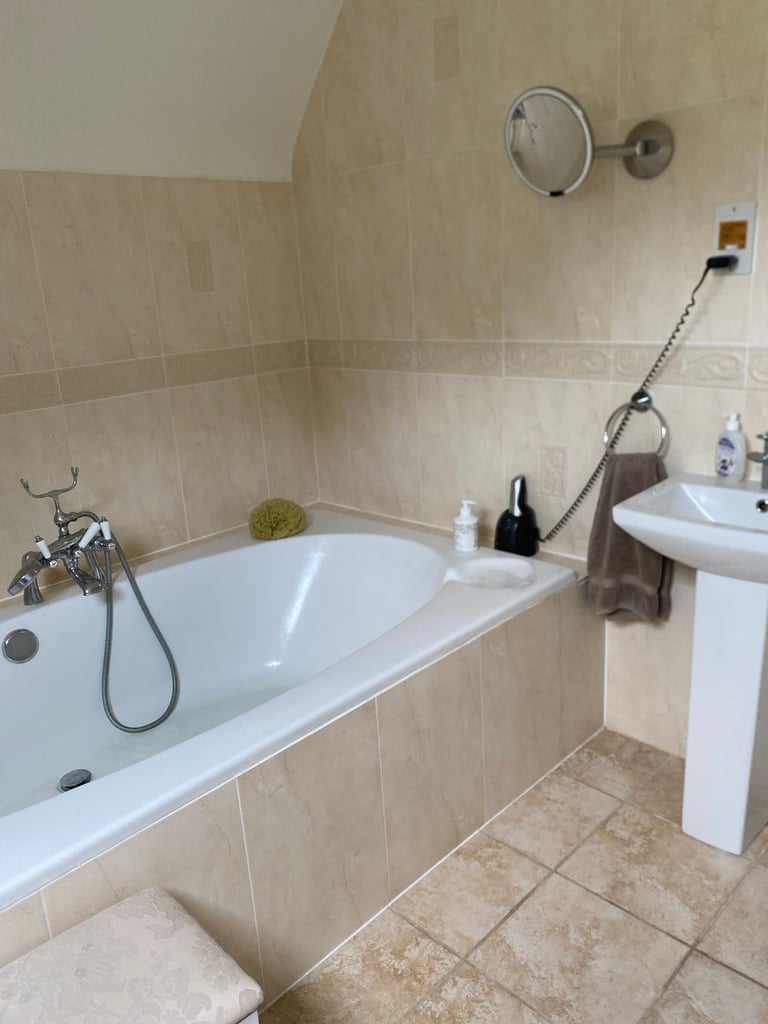 SUPERB 4 BEDROOM, 3 BATHROOM DETACHED HOUSE DORSET/HAMPSHIRE BORDER